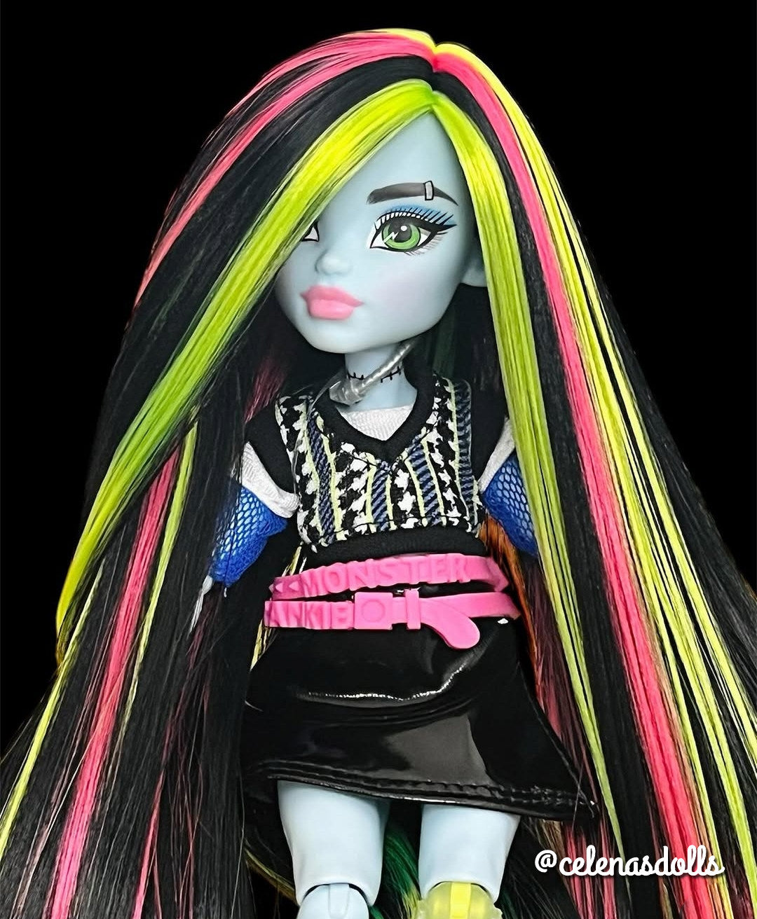 Custom Monster High Frankie Stein doll reroot featuring Pizzazz neon hot pink nylon doll hair mixed with black and lime green from Shimmer Locks. Rerooted by @celenasdolls.