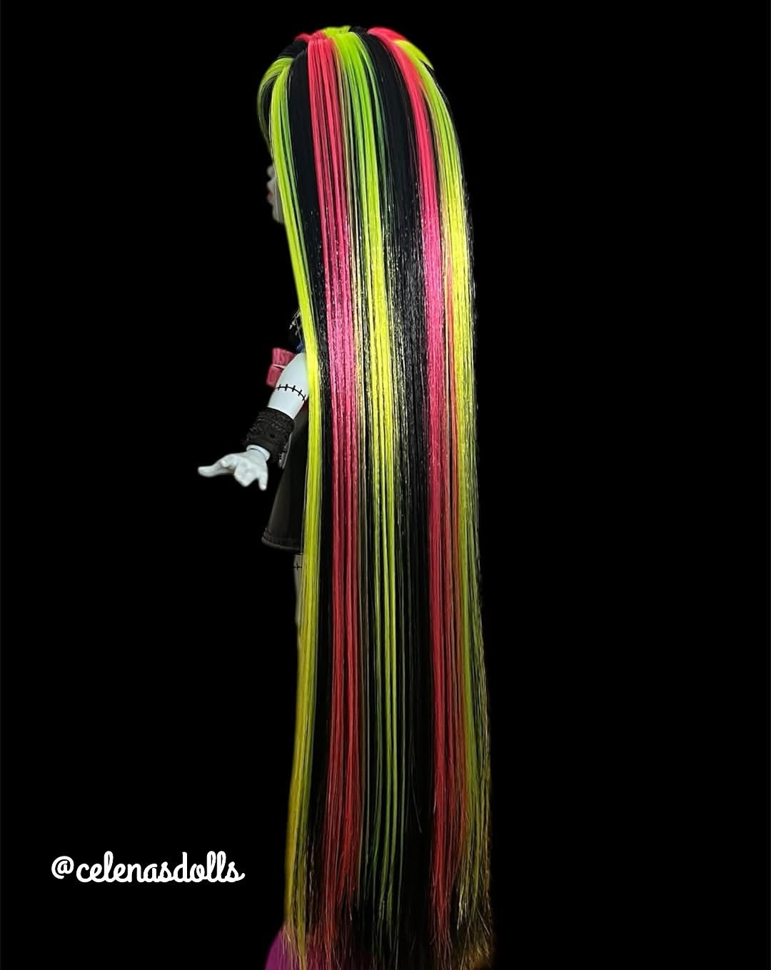Side profile of Monster High Frankie Stein showing floor-length, straight Pizzazz hot pink nylon doll hair streaks from Shimmer Locks. Rerooted by @celenasdolls.